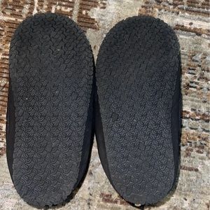 North face size 2 for girl, wear once not damaged. And is smoke free